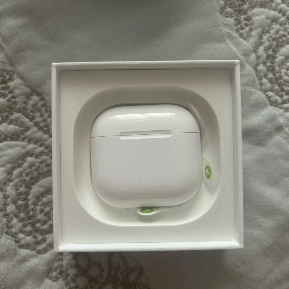 Apple Airpods 4 With Active Noise Cancellation